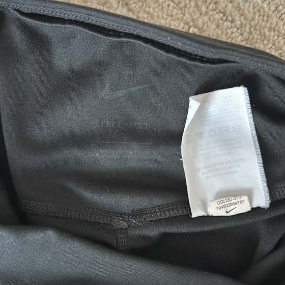 Nike Small full length black leggings - Picture 2 of 3
